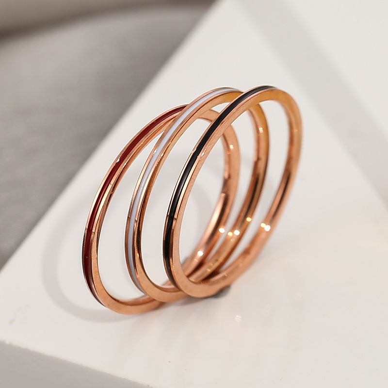Anel fino de titânio, cor ouro - Initial Ring Custom avaliação e preço